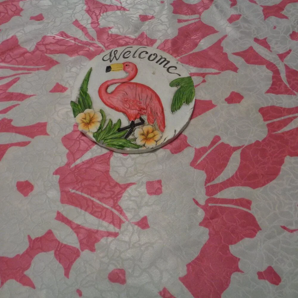 VINTAGE WELCOME FLAMIGO AS-IS PLAQUE & FLORALS SATINY SCARF LOT